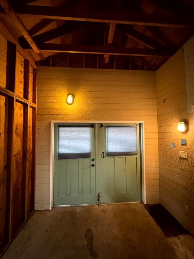 Building Photo - 4 Bedroom House Near Downtown Eugene