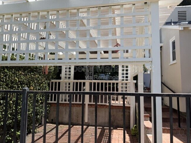 Building Photo - 3040 Orange Ave