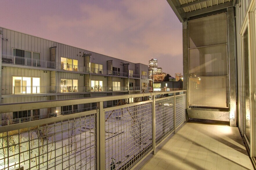 Building Photo - 2550 Lawrence St