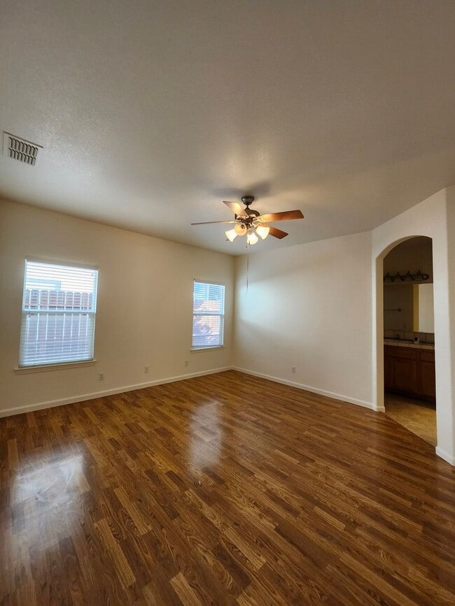 Building Photo - Beautiful Yuba City home located in a cul-de-sac