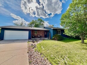 Building Photo - 3 bed, 2.5 Bath House in Central-West Fort Collins! Available July 10th!
