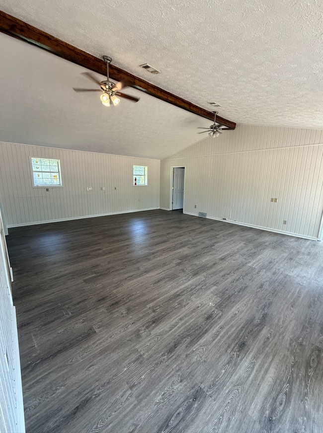 Building Photo - Spacious 3 Bedroom Home with 3 Full Baths – Move-In Ready!