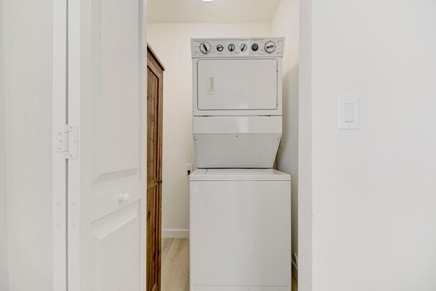 Building Photo - 1444 Bruce Ave