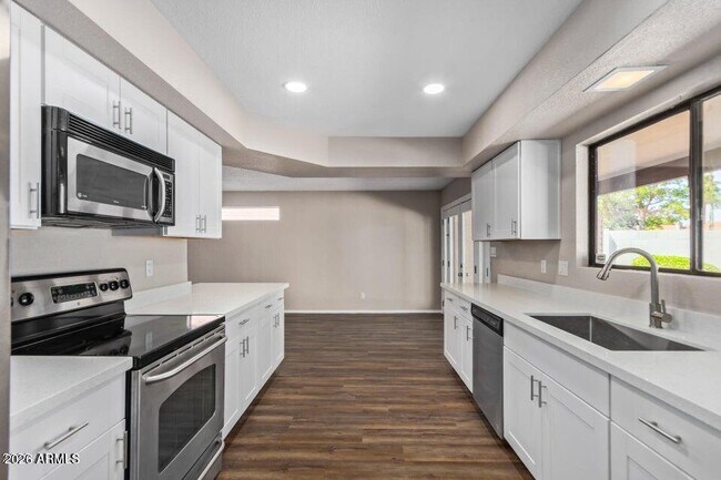 Building Photo - 6920 W Morrow Dr