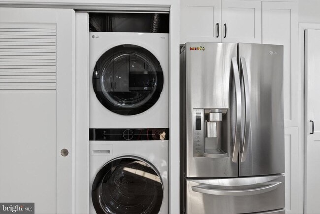 Building Photo - 2015 Gales St NE