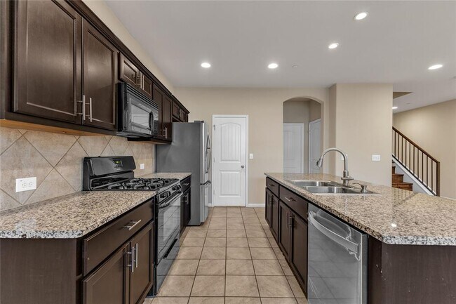 Building Photo - 2880 Donnell Dr