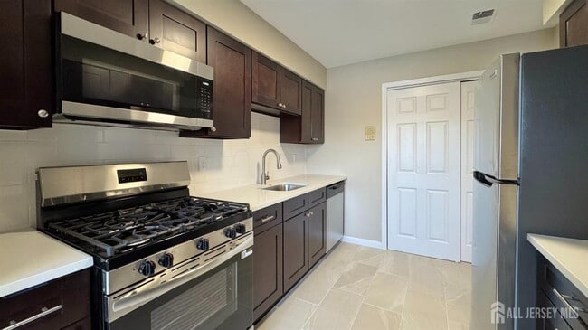Building Photo - 1511 Raspberry Ct
