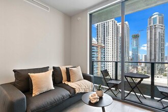 Building Photo - 121 NE 5th St