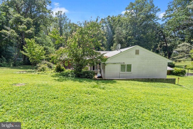 Building Photo - 5135 Summit Dr