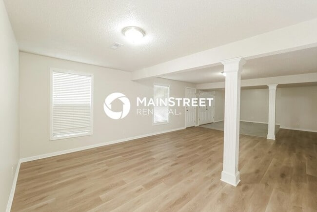 Building Photo - 3 Bedroom Pet-Friendly Home in PLATTE CITY, MO with Main Street Renewal