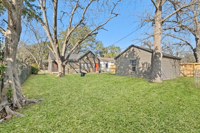 Building Photo - 1509 Mulcahy St