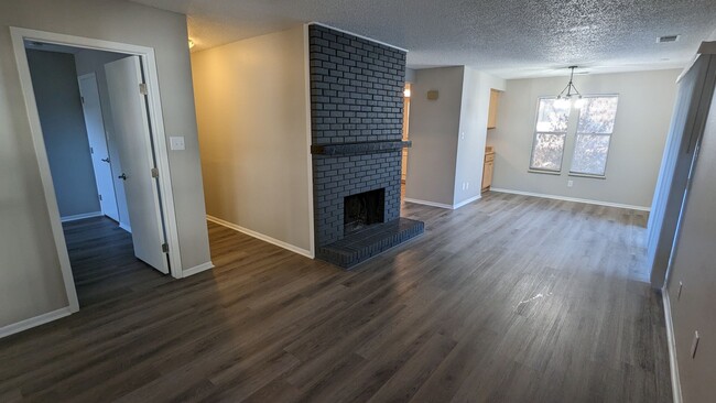 Building Photo - AWESOME FRESHLY REMODELED 3-BEDROOM TOWNHO...