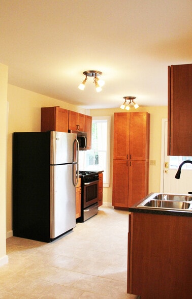 Building Photo - 39 Peru St