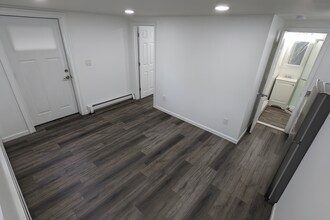 Building Photo - 40 Meadow Rd