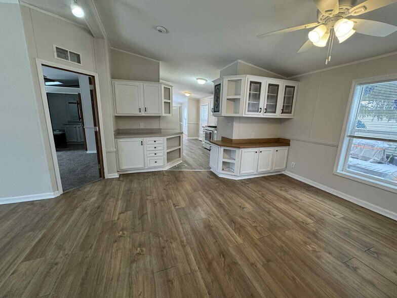 Building Photo - 2020 Marmoor Dr