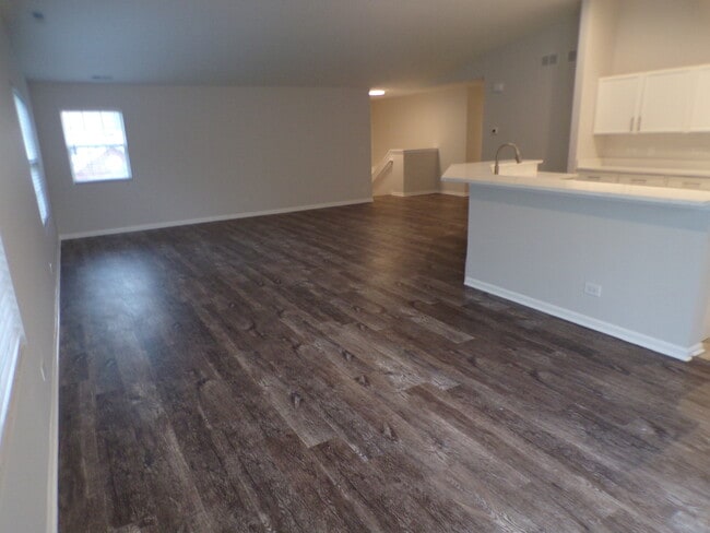 Building Photo - 1595 Millbrook Dr