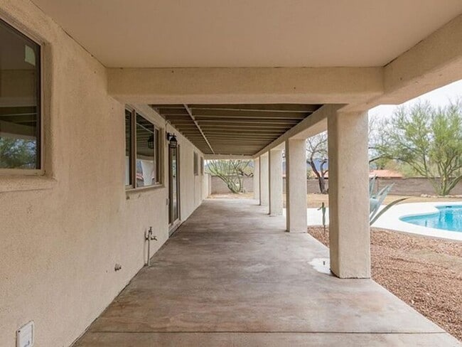 Building Photo - 4BR w/ Pool + Covered Patio in Tucson 85704