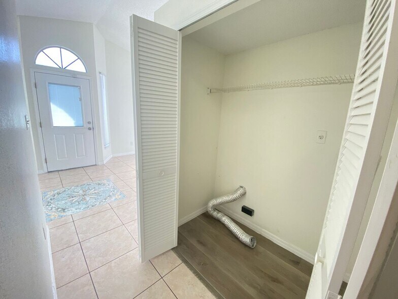 Building Photo - 3 Bedroom / 2 Bath Home in Winter Springs !
