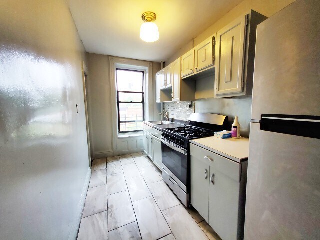 Primary Photo - 218 Van Buren St