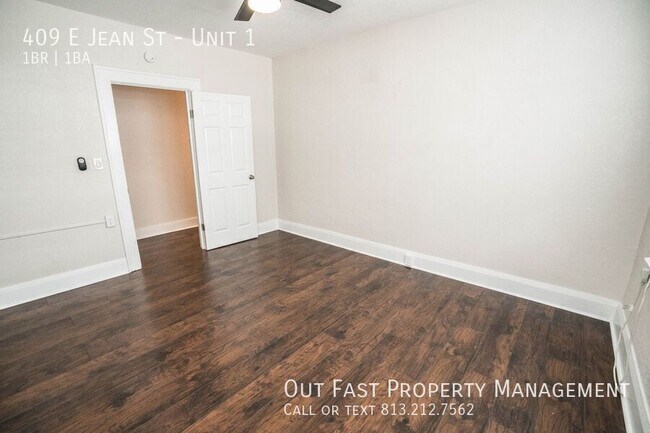Building Photo - 409 E Jean St