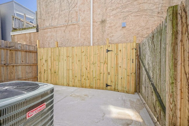 Building Photo - 1220 S 20th St