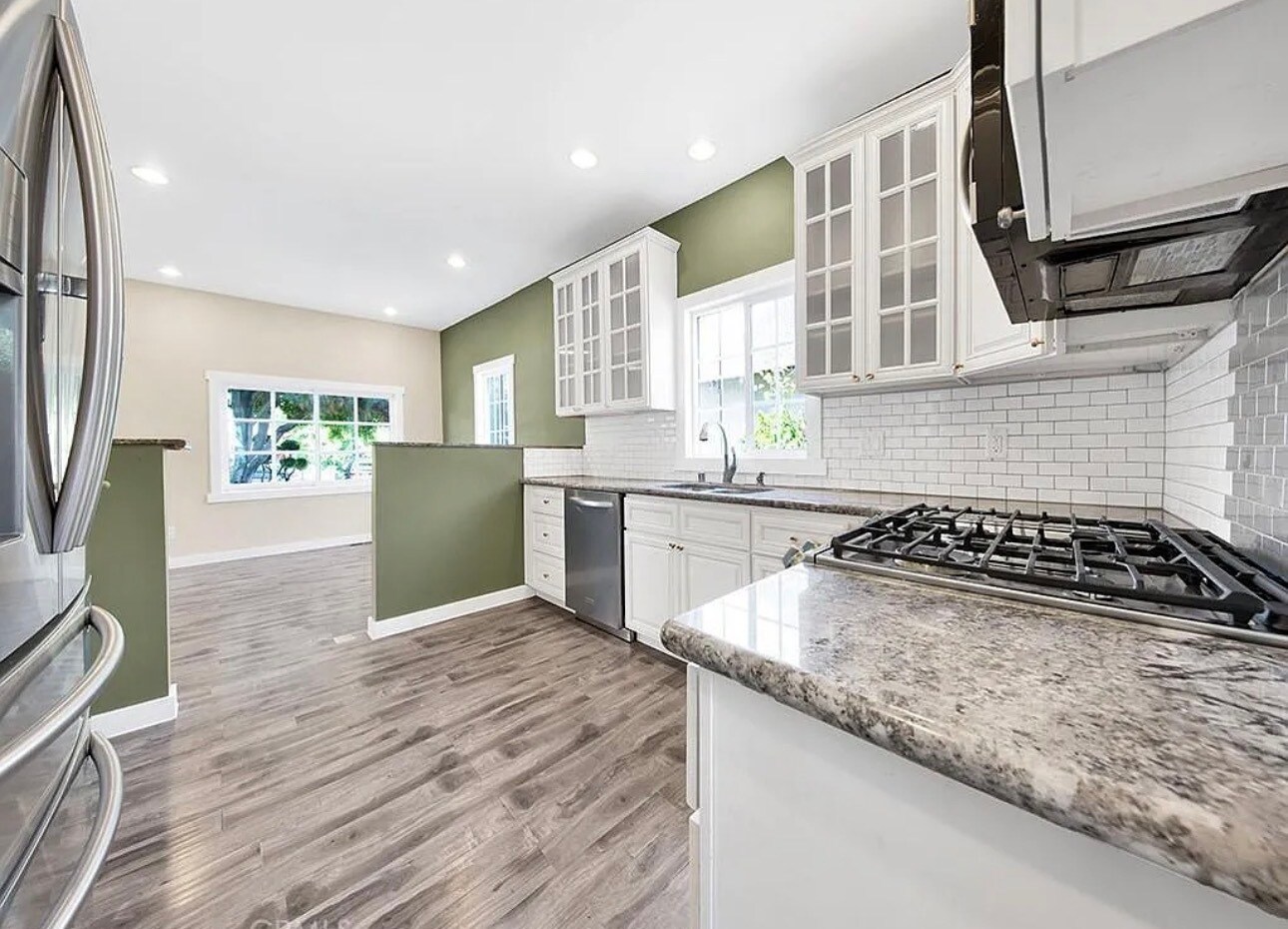 Building Photo - 131 E Ave 45