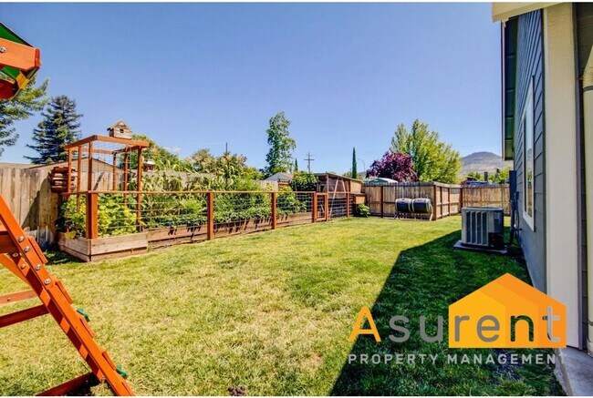 Building Photo - Great 3 Bed 2 Bath Medford Home Available Soon!