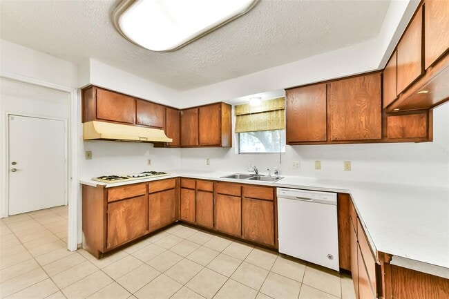 Building Photo - 3405 E Circle Dr