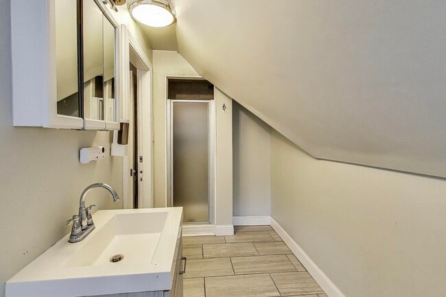 Building Photo - 2 Elm St