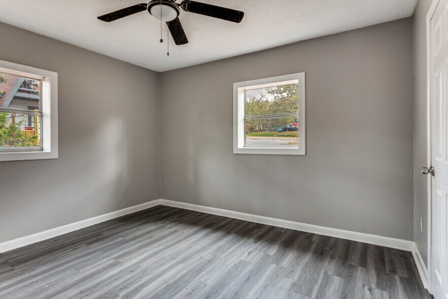 Building Photo - 1612 Woodview Dr