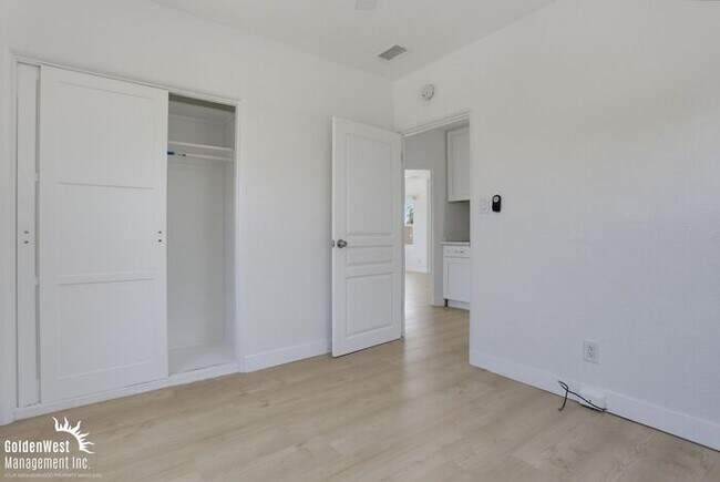 Building Photo - Completely Remodeled 4Bdm 2Ba Single Family - MI Special!