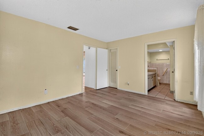 Building Photo - 1102 Westchester Dr E