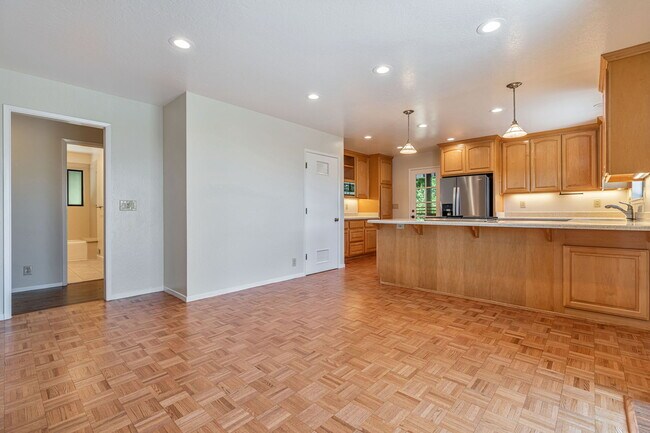 Building Photo - 24 El Rey Rd