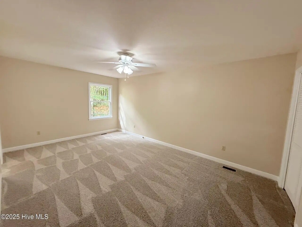 Building Photo - 107 E Baywood Ln