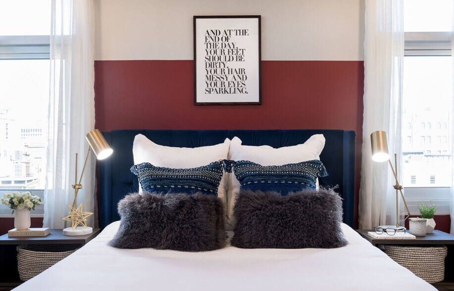 Building Photo - 527 St Joseph St