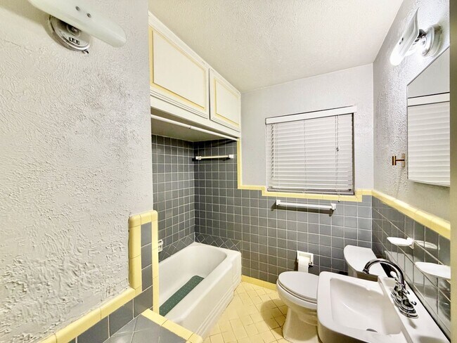Building Photo - 10239 San Juan Ave