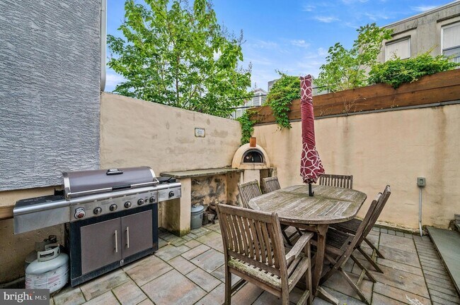 Building Photo - 1520 Dorrance St