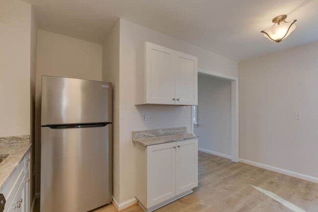 Building Photo - Charming Renovated Home with Modern Upgrades and Spacious Yard!