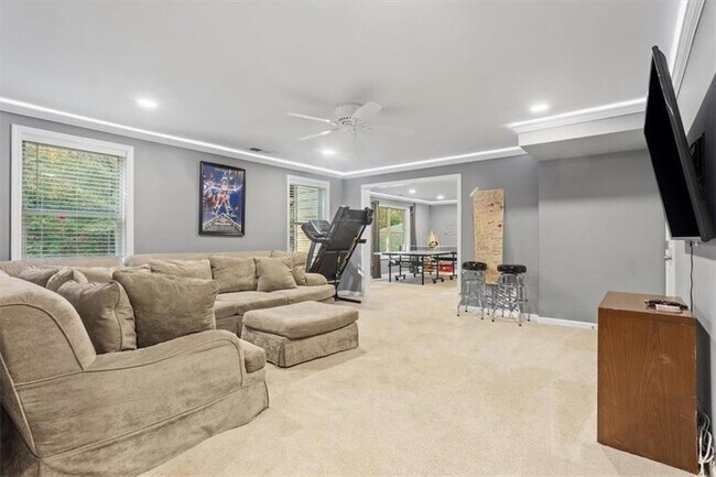 Building Photo - 821 Tramore Ct