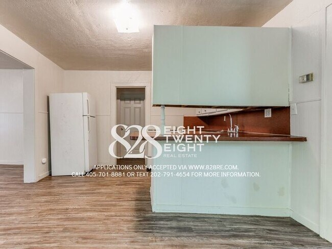 Building Photo - Charming 2 Bed/1 Bath Historic Bungalow in Norman Near OU Campus