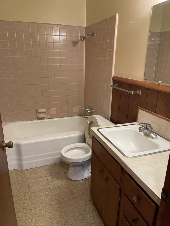 Building Photo - 2707 W 27th Ave