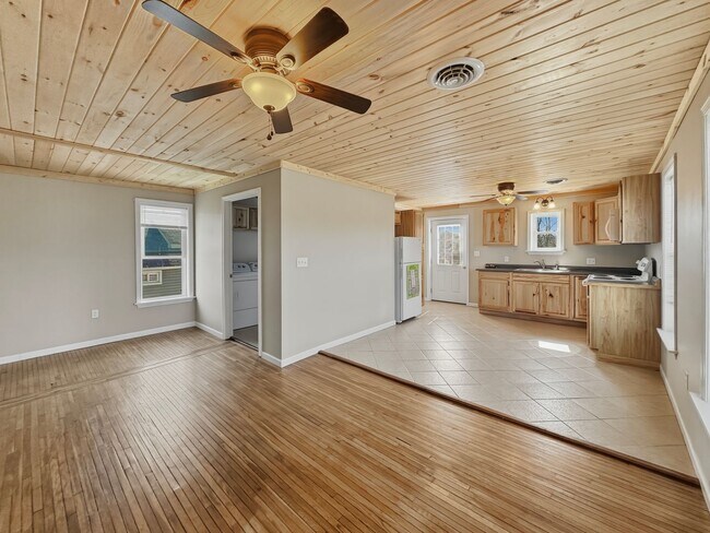 Building Photo - 520 Shaw St