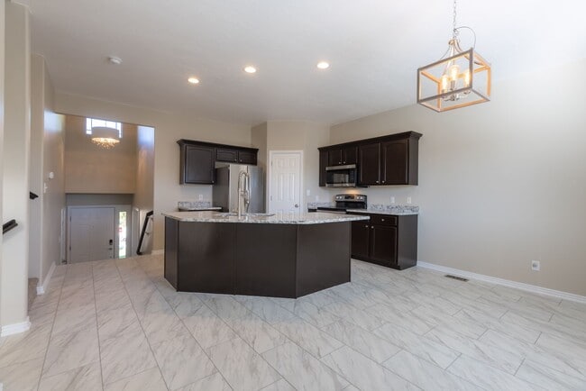 Building Photo - Darling home in desirable Little Valley with a PRIVATE POOL!