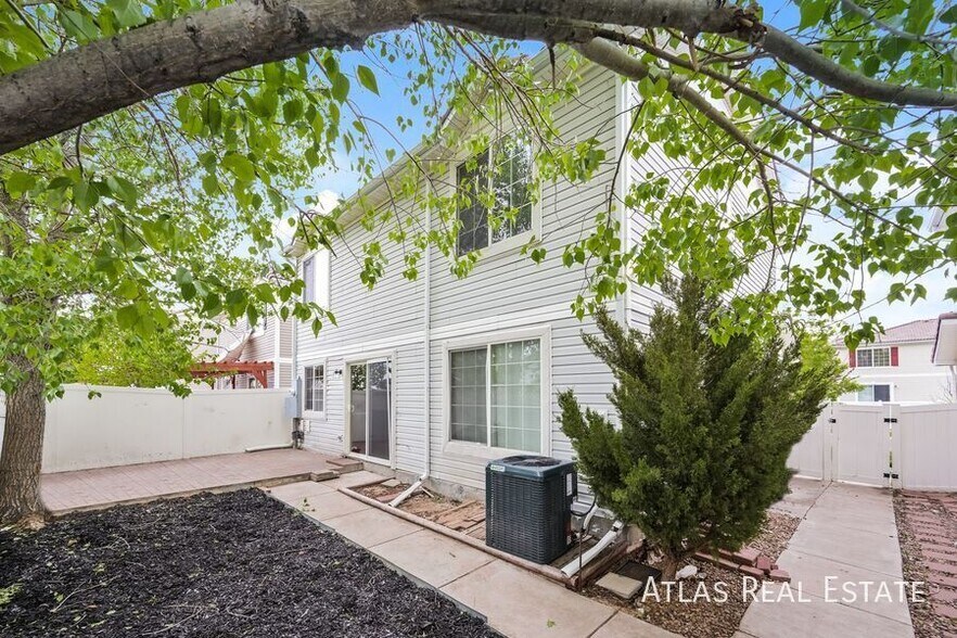 Building Photo - 5563 N Ensenada St