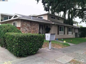 Building Photo - 1581 Mendenhall Dr