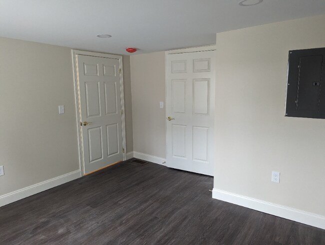 Building Photo - 240 S Barnstead Rd