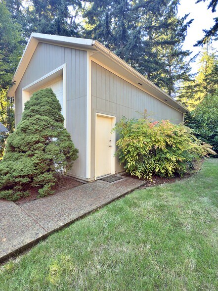 Building Photo - 1111 NE 112th Ave