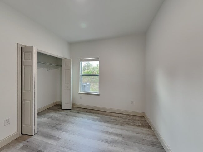 Building Photo - 2660 W Gifford Ln