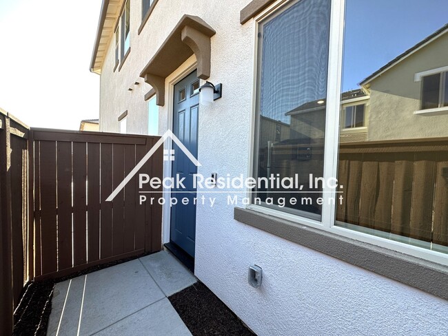 Building Photo - Brand New West Roseville 4bd/3.5ba with Se...