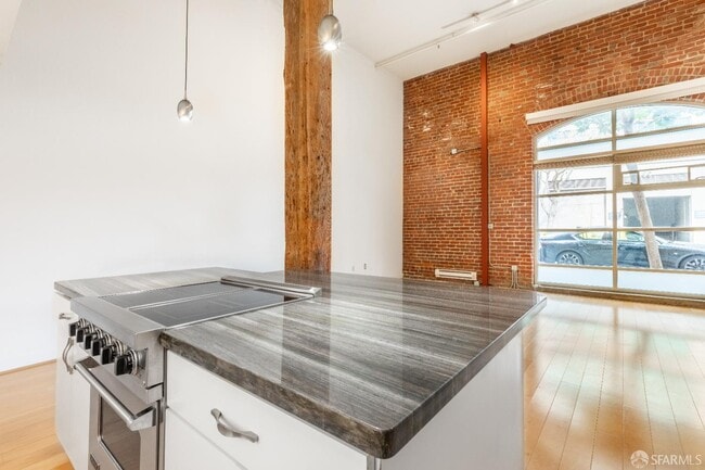 Building Photo - 400 Spear St